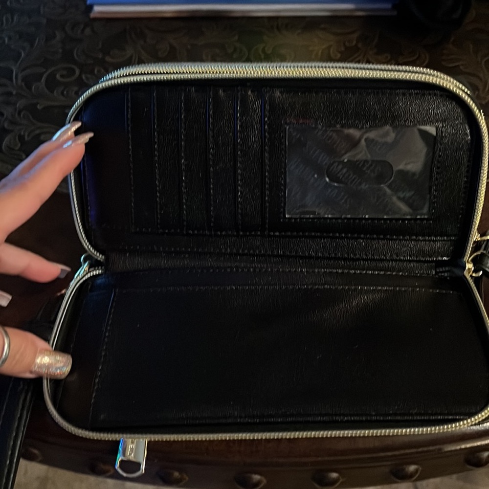 Steve Madden wristlet wallet, black w/gold accents/hardware - Picture 4 of 8